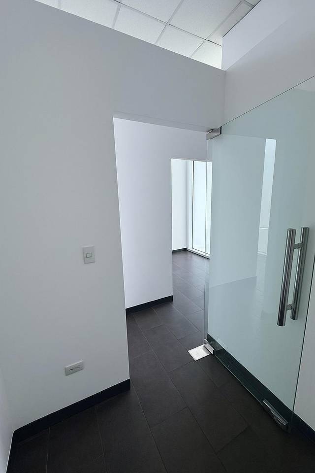 VENDO LOCAL COMERCIAL IDEAL PARA USO CORPORATIVO