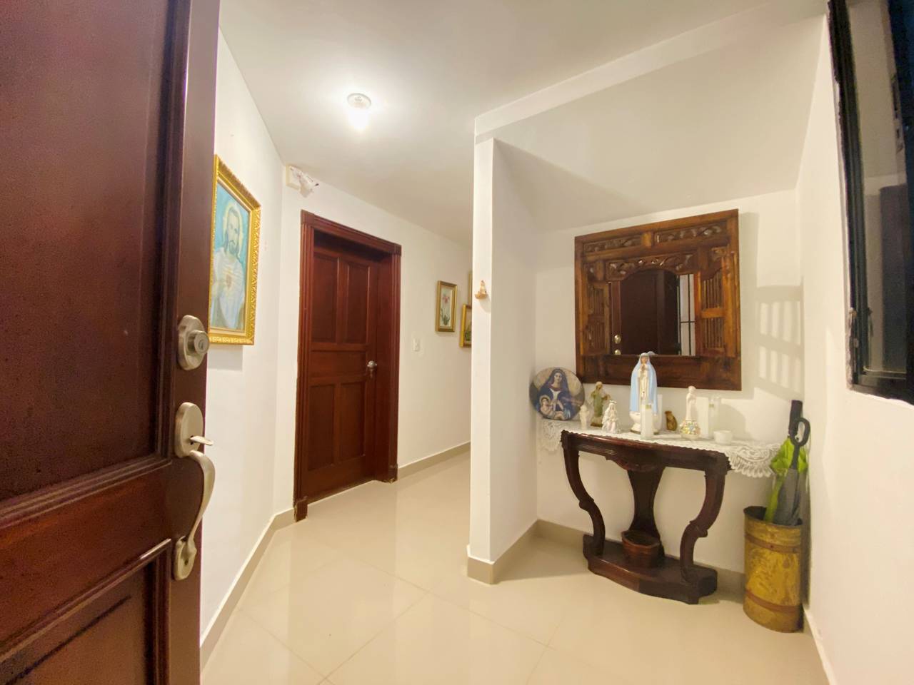 Casa en Venta en Arroyo Hondo con Piscina y Enorme Jardín