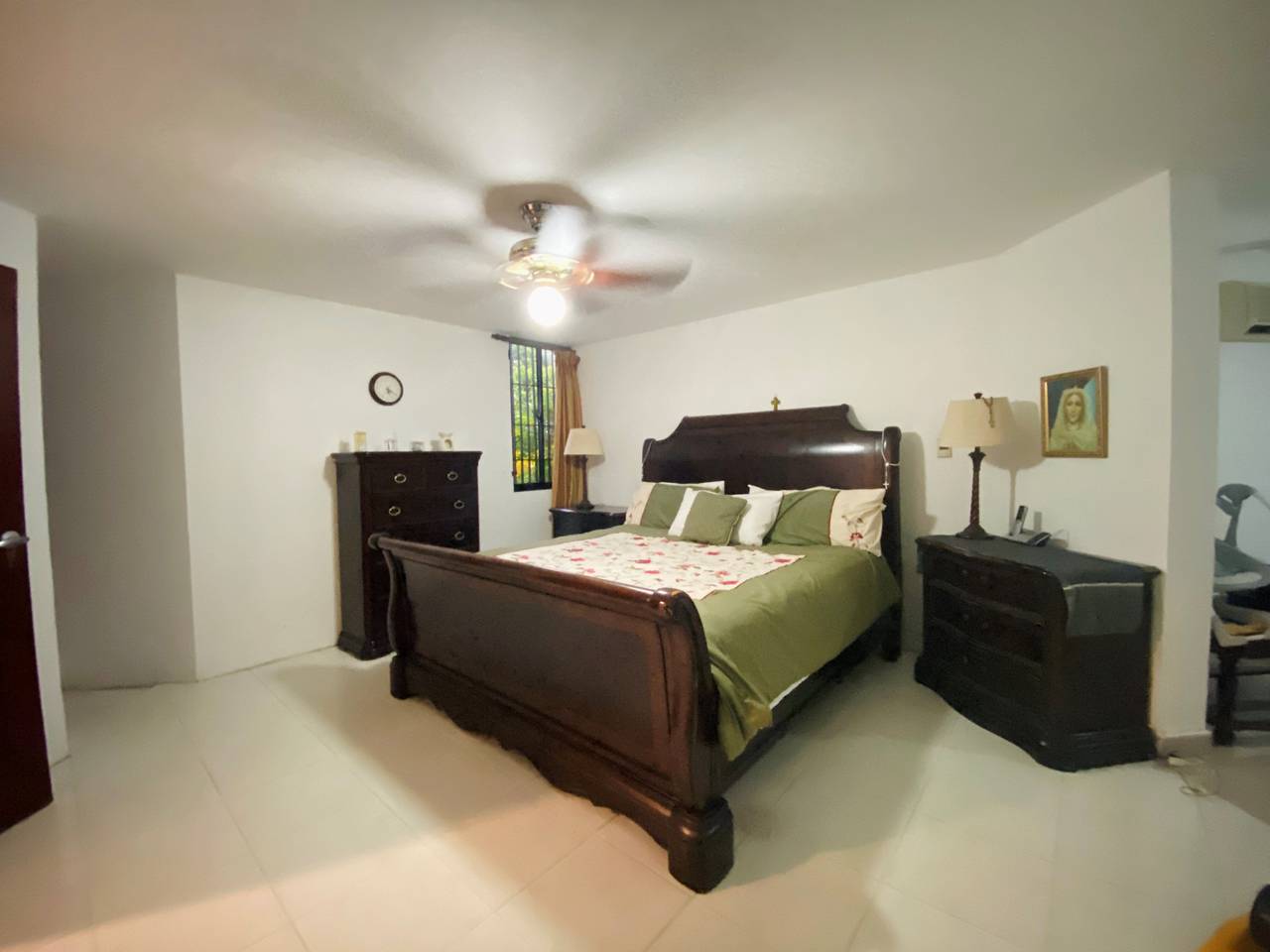 Casa en Venta en Arroyo Hondo con Piscina y Enorme Jardín