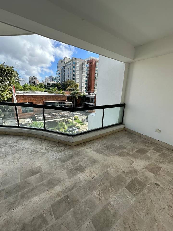 AMPLIO APARTAMENTO EN LA MEJOR ZONA DE PIANTINI