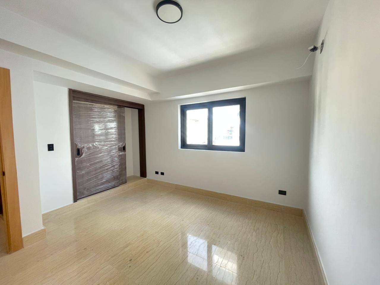 Naco, lujoso apartamento en venta en torre moderna.