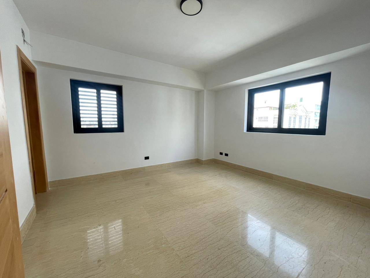 Naco, lujoso apartamento en venta en torre moderna.
