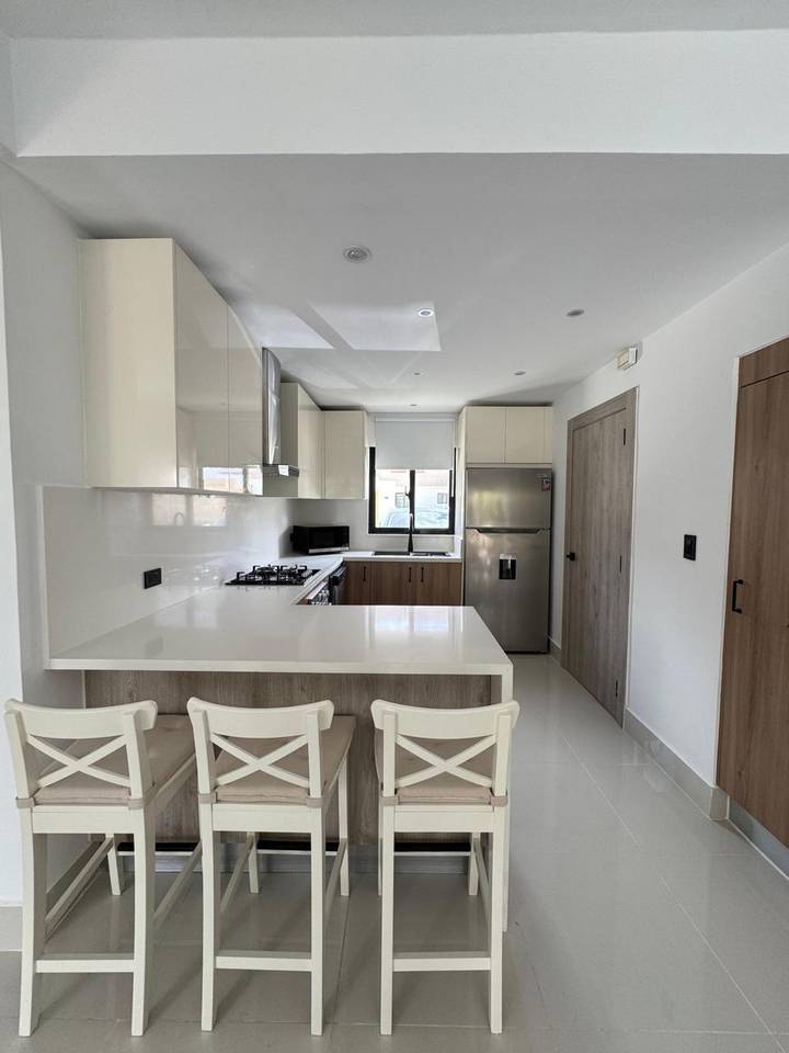 Townhouse en alquiler en Punta Cana, 110 m²