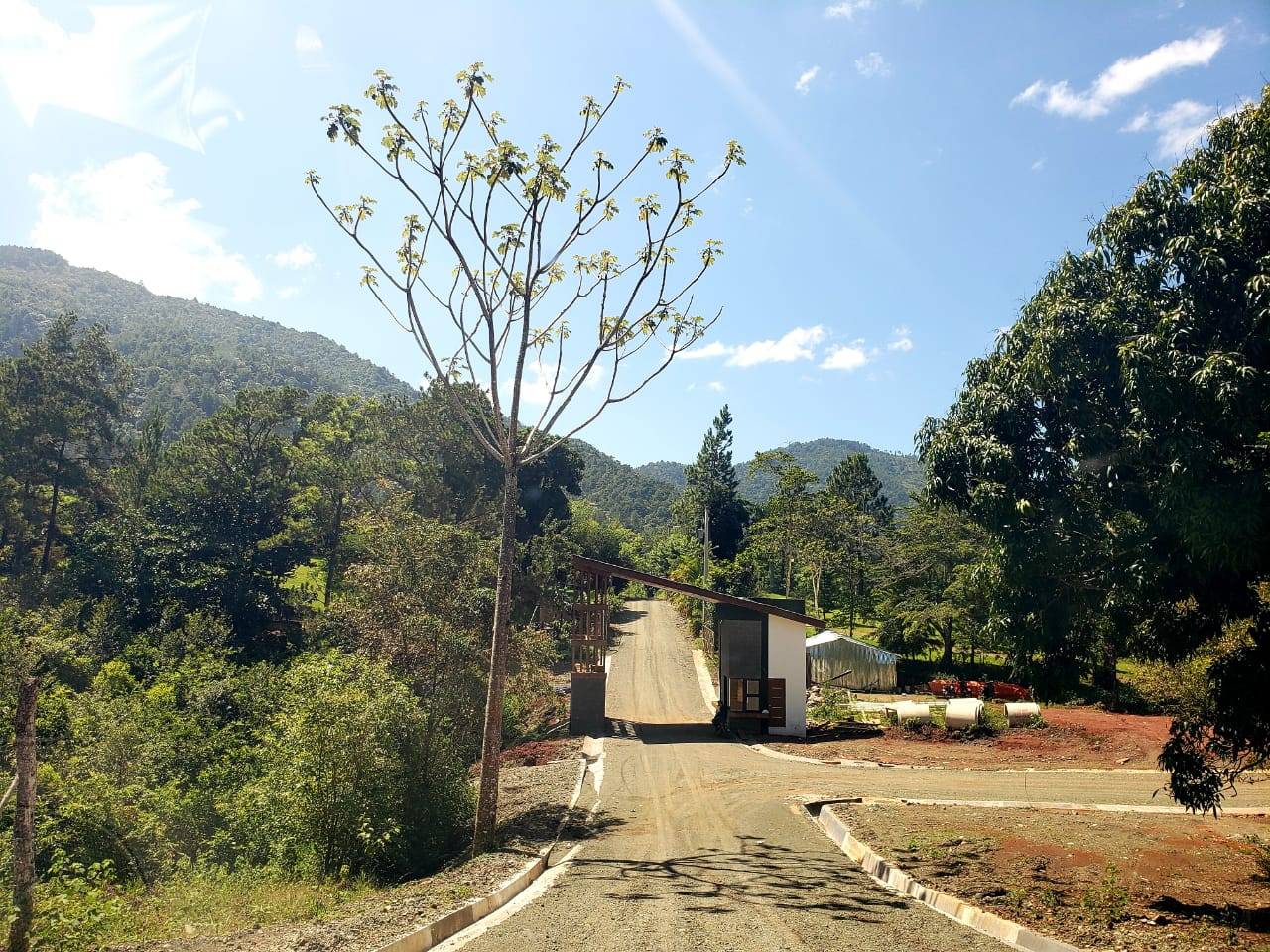 Solar de venta en Jarabacoa, proyecto con piscina y casa club.