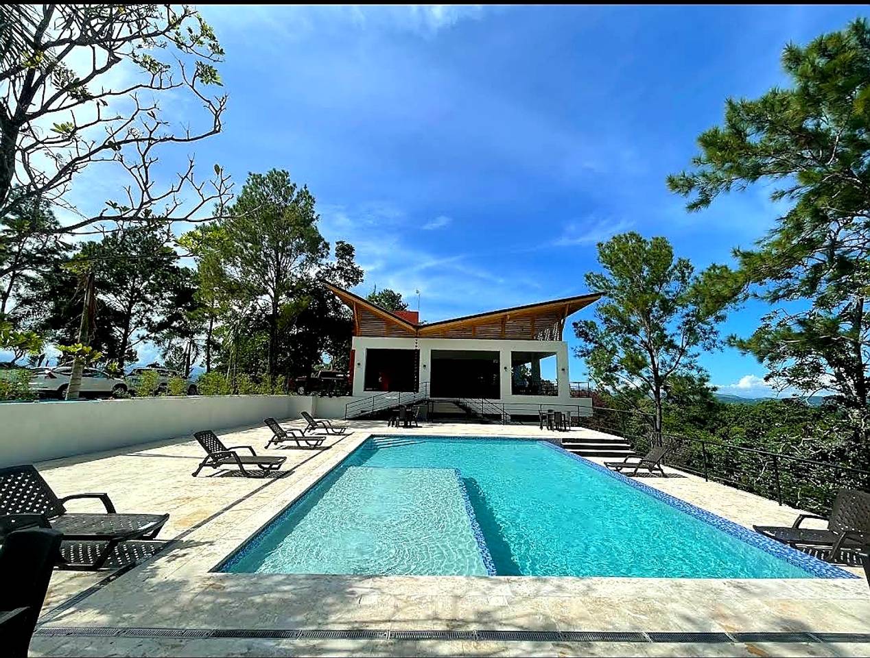 Solar de venta en Jarabacoa, proyecto con piscina y casa club.