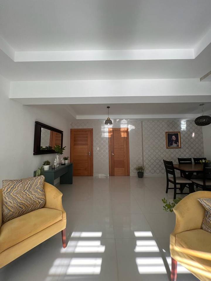 Alquiler Apartamento Amueblado en 2do Piso con Gimnasio en Mirador Norte