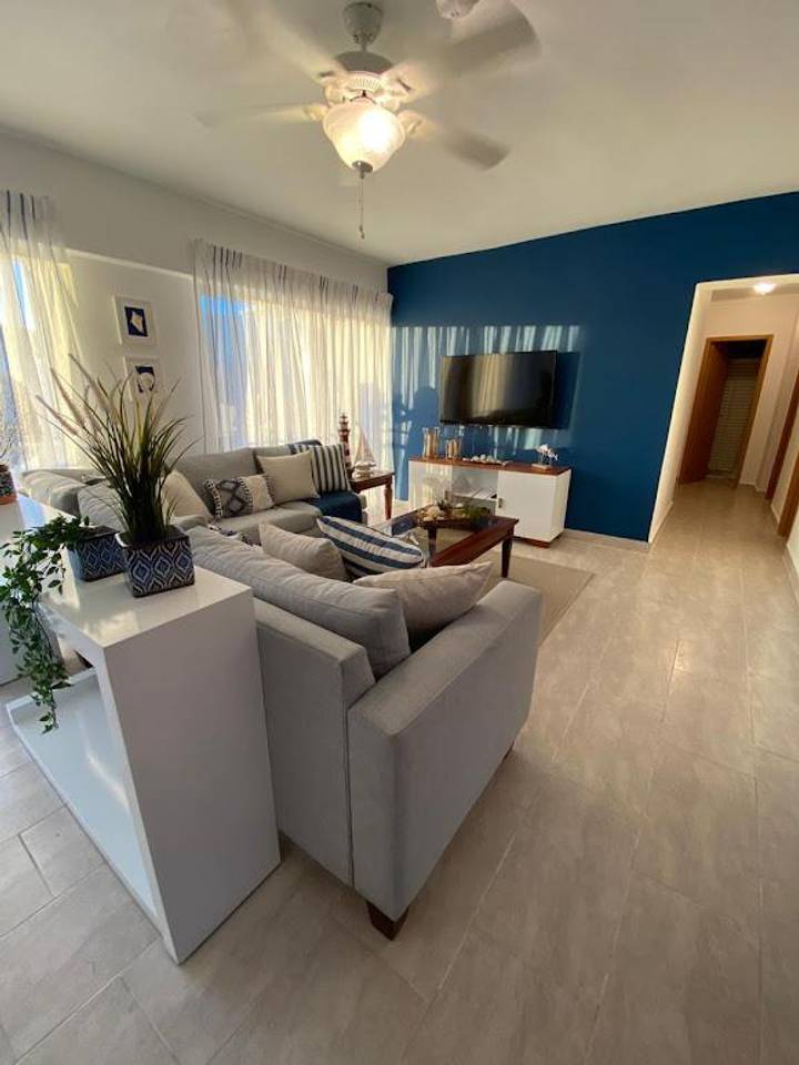 Apartamento en venta finamente amueblado con linea blanca incluida a pasos de la zona colonial frente al puerto de San Soucci.