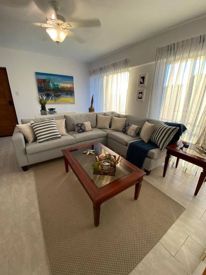 Apartamento en venta finamente amueblado con linea blanca incluida a pasos de la zona colonial frente al puerto de San Soucci.