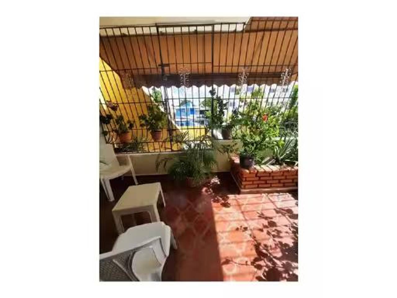 Ven y descubre esta Hermosa y Amplia Casa de 2 niveles en Vista Hermosa