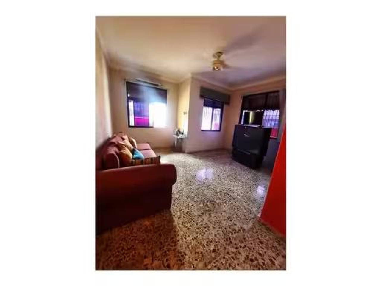 Ven y descubre esta Hermosa y Amplia Casa de 2 niveles en Vista Hermosa