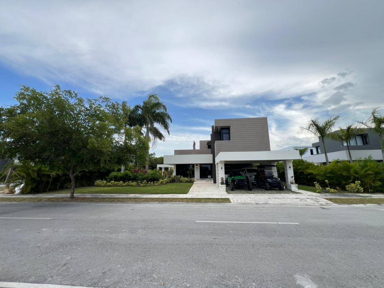 Villa de lujo con playa privada y energía solar en venta, Vista Cana