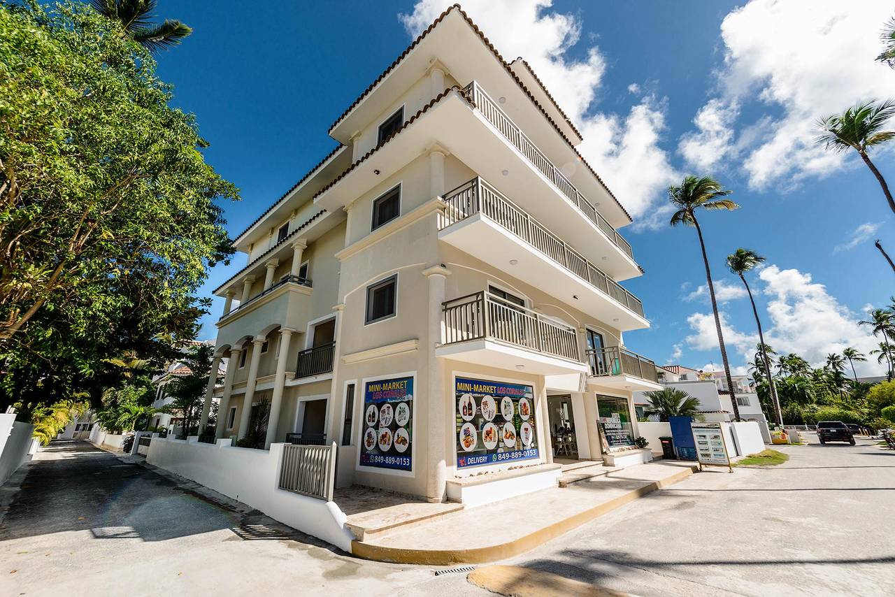 Aparthotel En Venta En La Playa Los Corales. Bavaro. Dominican