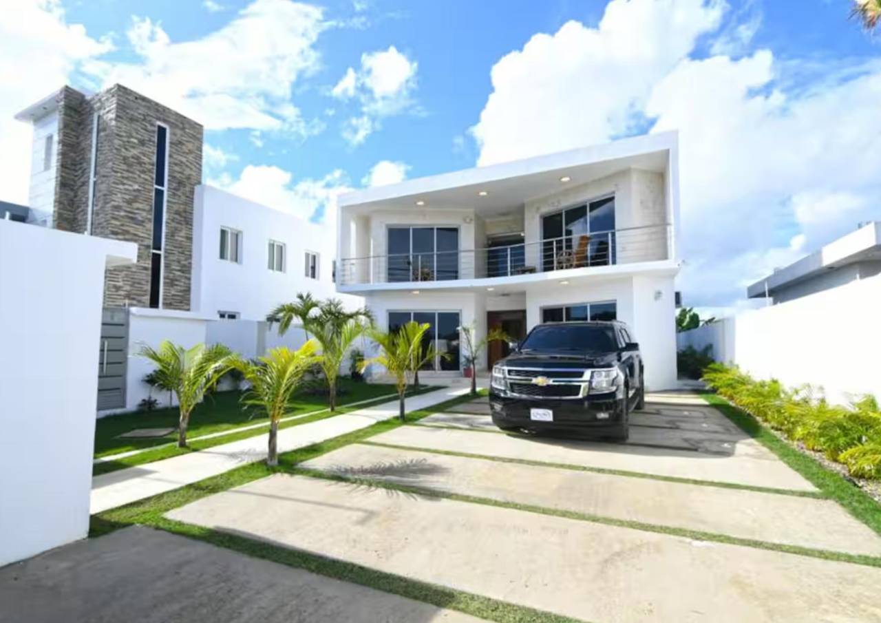 Villa de Lujo en Venta en Sosúa, Puerto Plata | 10 Habitaciones | Ideal para Inversión o Airbnb