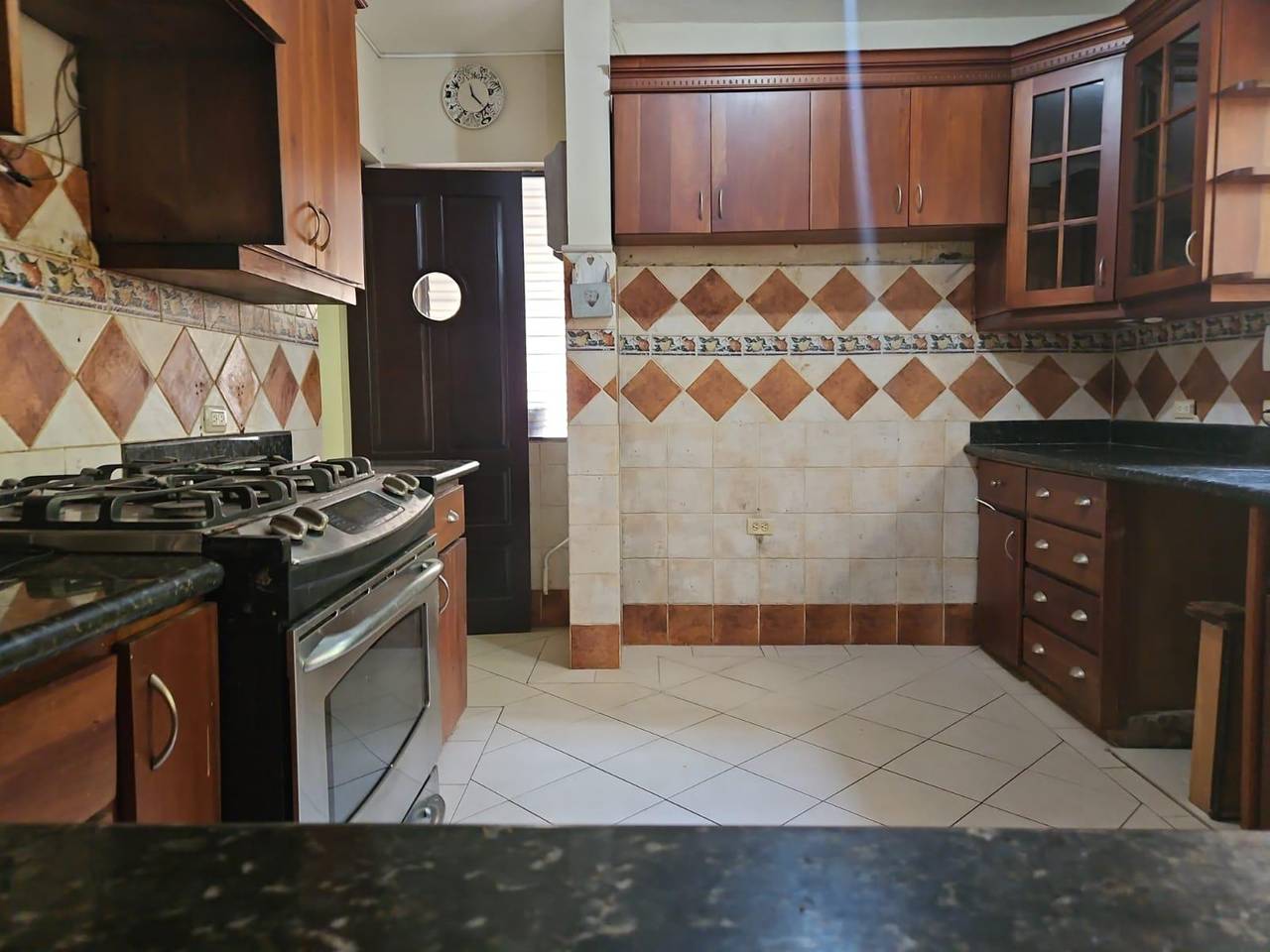 Alquiler de Casa para oficina de 5 habitaciones en Julieta Morales Santo Domingo