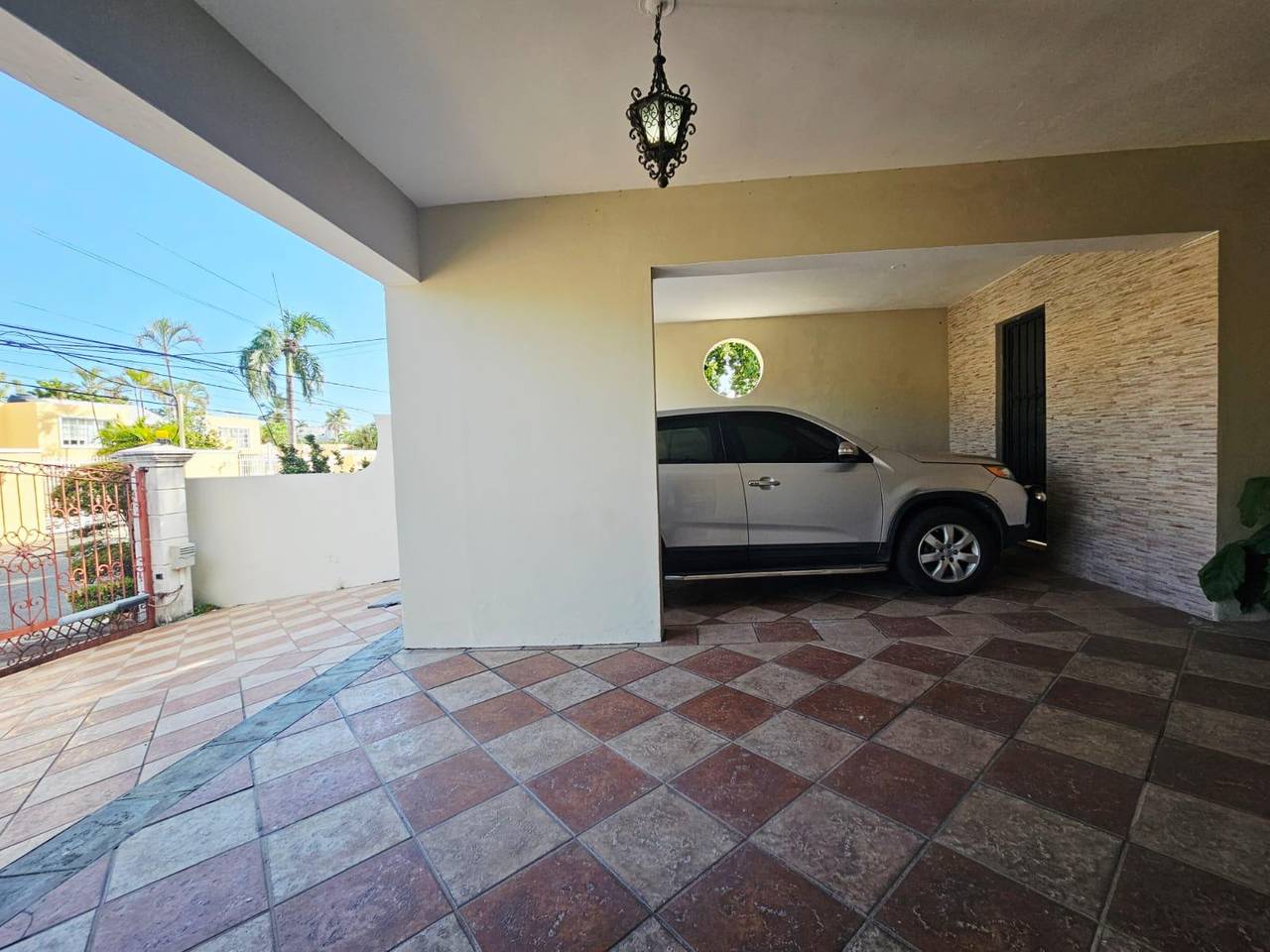 Alquiler de Casa para oficina de 5 habitaciones en Julieta Morales Santo Domingo