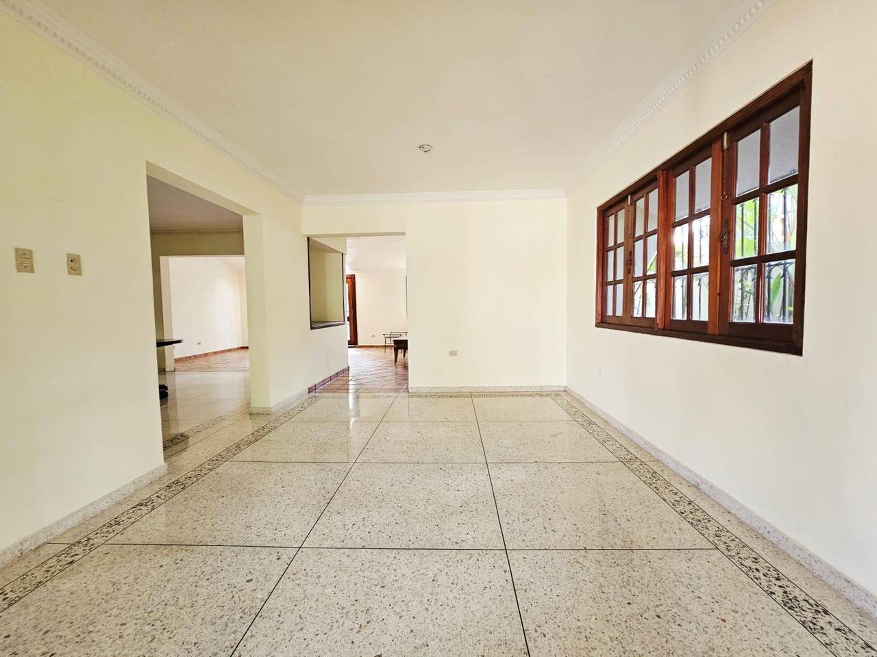 Alquiler de Casa para oficina de 5 habitaciones en Julieta Morales Santo Domingo