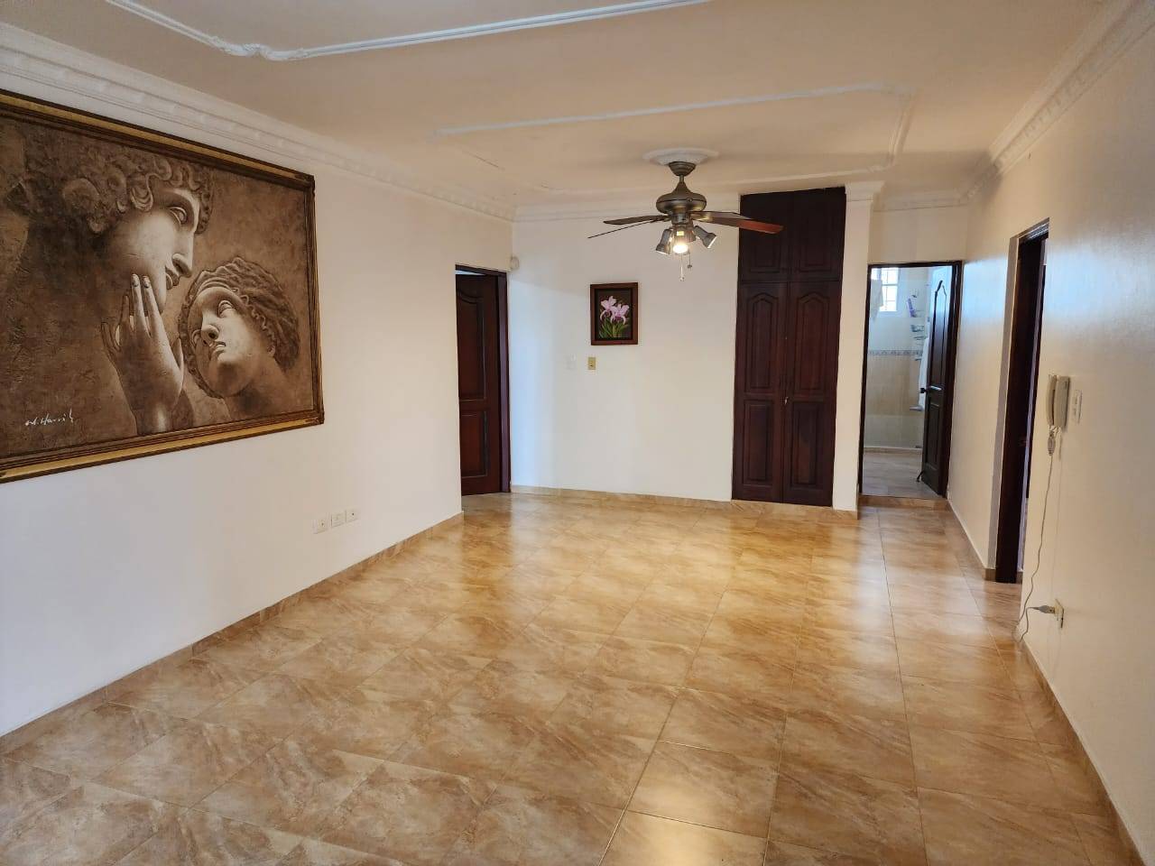 Casa de dos niveles de venta en Jardines del Norte, en Santiago