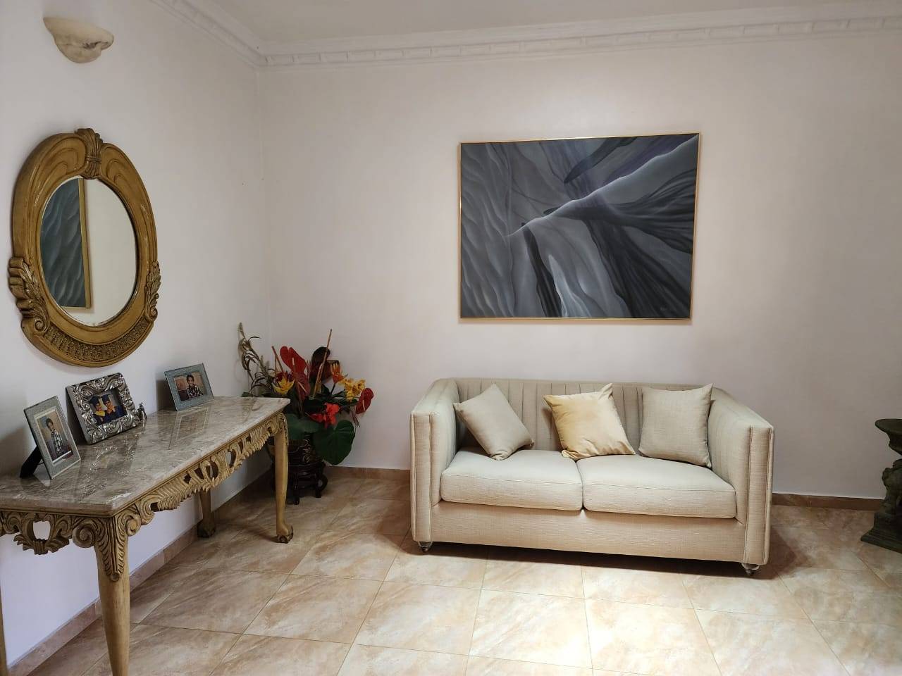 Casa de dos niveles de venta en Jardines del Norte, en Santiago