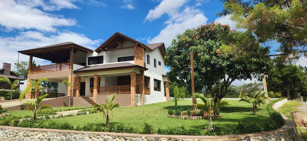 Hermosa Villa en venta en Jarabacoa