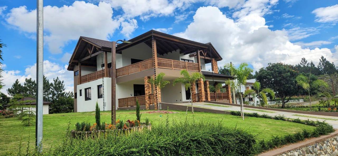 Hermosa Villa en venta en Jarabacoa