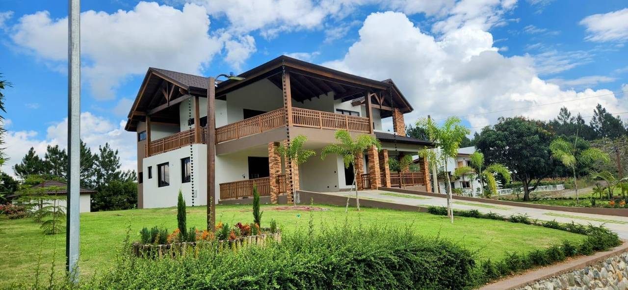 Hermosa Villa en venta en Jarabacoa