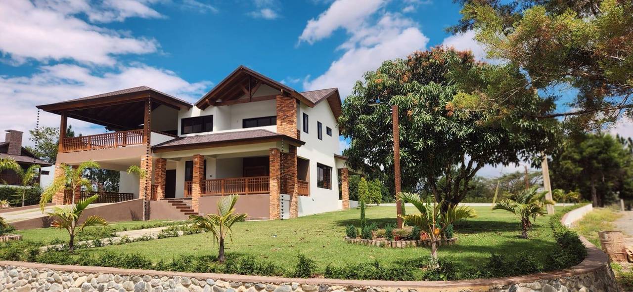 Hermosa Villa en venta en Jarabacoa