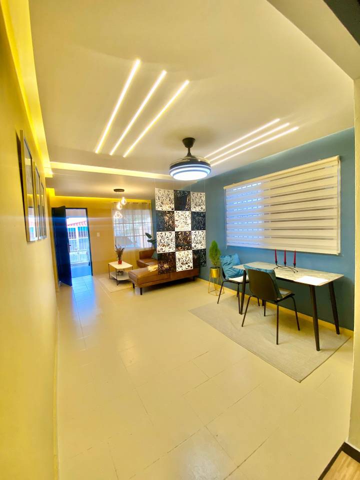 Casa en venta de 1 nivel con 3 habitaciones, renovada y amueblada en Ciudad Real I