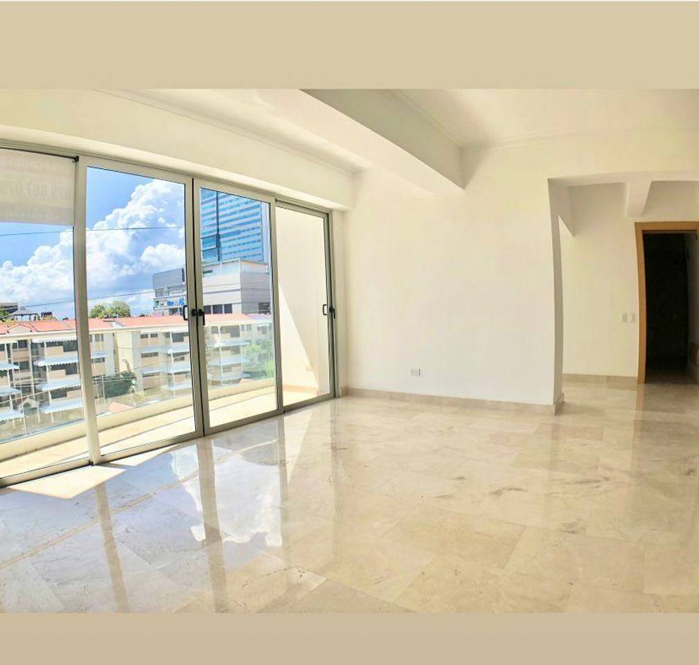Vendo en Piantini Moderno apartamento torre moderna.