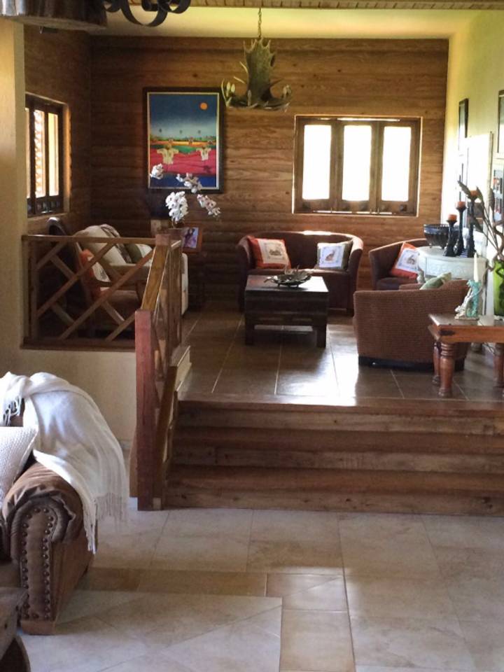 Villa de venta en Jarabacoa con piscina y acceso al rio
