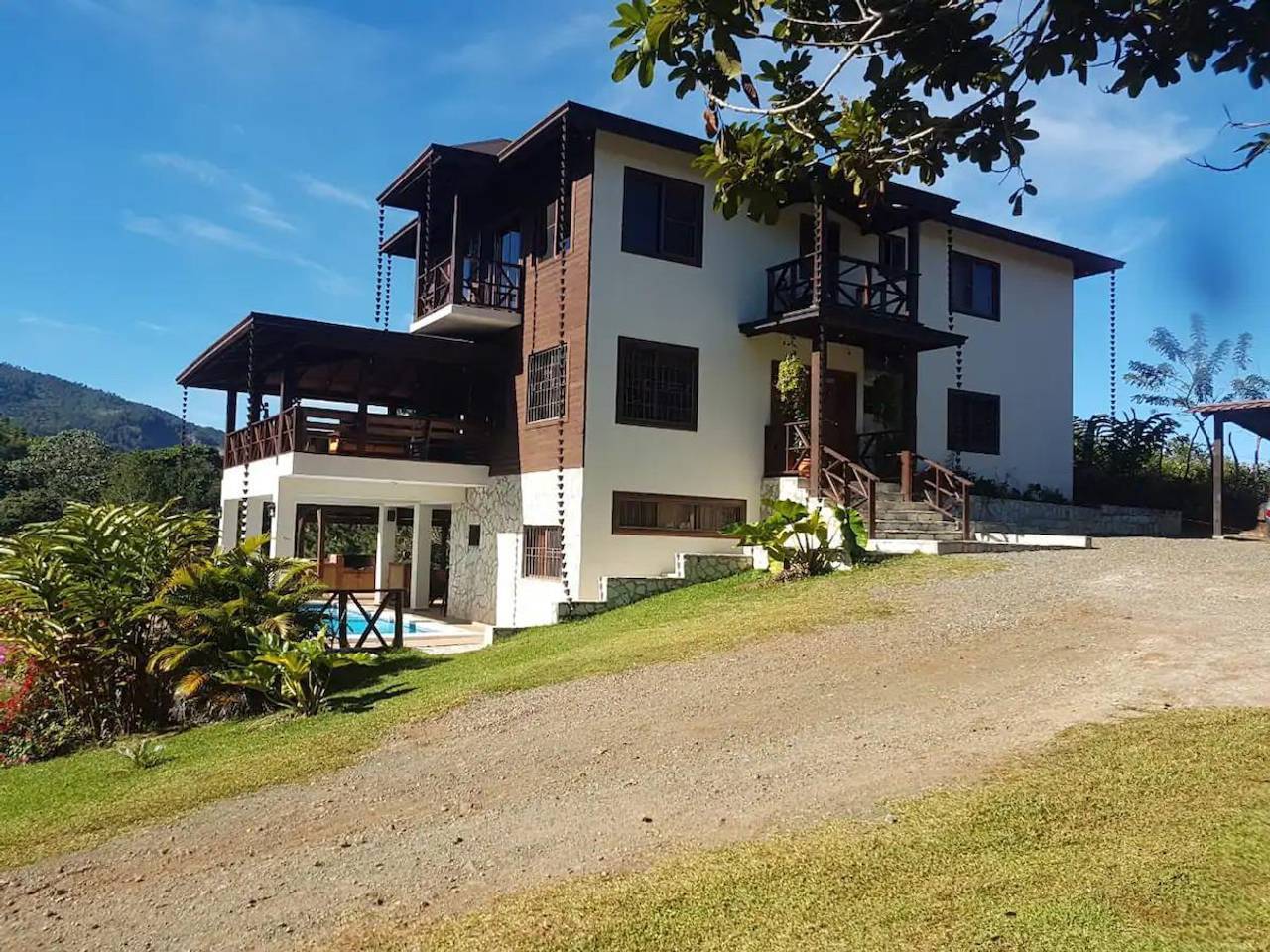 Villa de Lujo en Jarabacoa con Piscina Climatizada y 6,229 m² de Terreno 🌿🏡