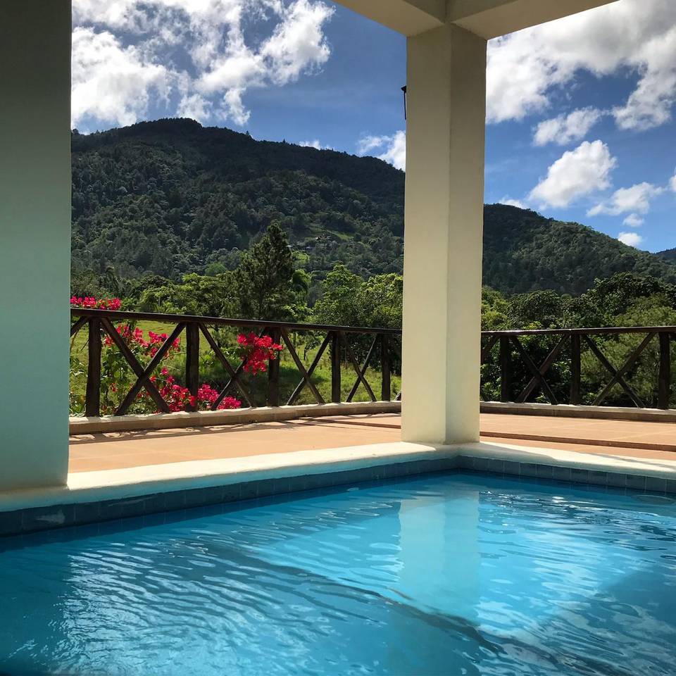 Villa de Lujo en Jarabacoa con Piscina Climatizada y 6,229 m² de Terreno 🌿🏡