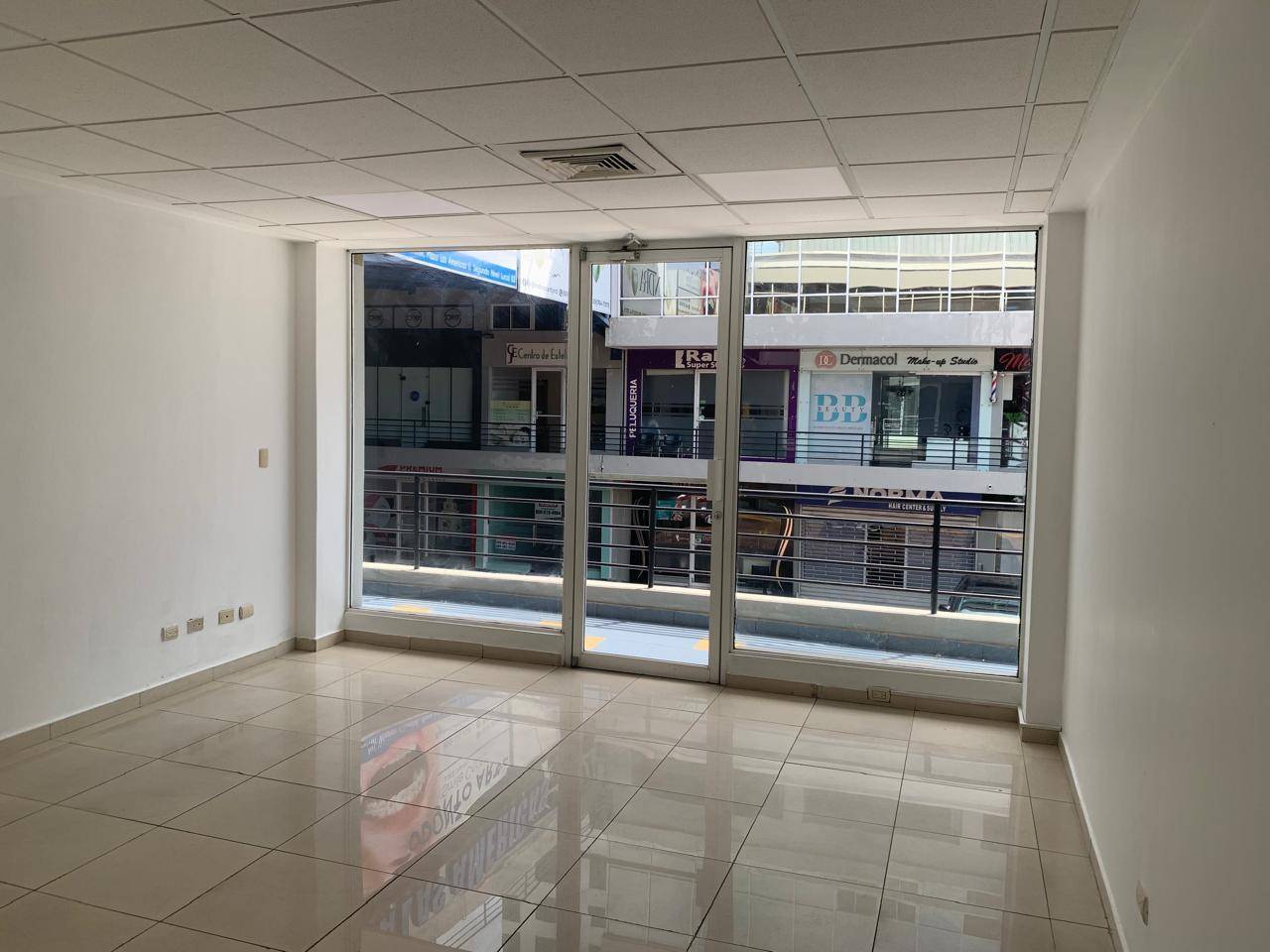 LOCAL COMERCIAL EN ALQUILER, EN PIANTINI EN SEGUNDO NIVEL.