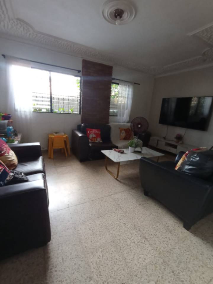 Casa en venta de 2 niveles en el Ensanche Ozama.