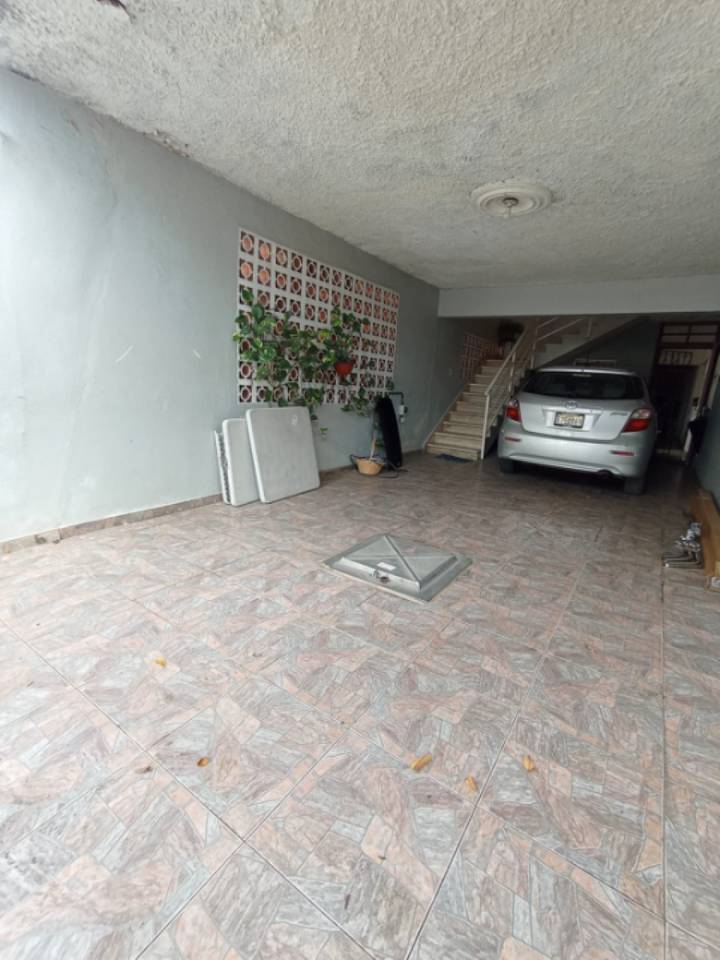 Casa en venta de 2 niveles en el Ensanche Ozama.