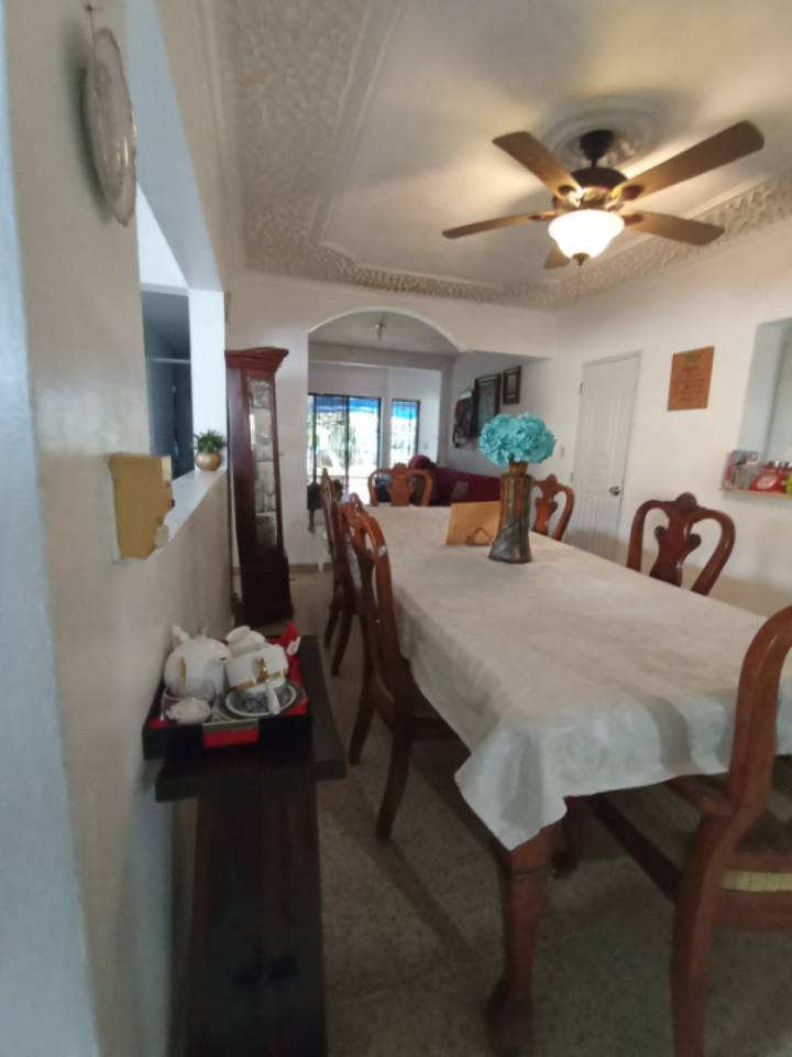 Casa en venta de 2 niveles en el Ensanche Ozama.