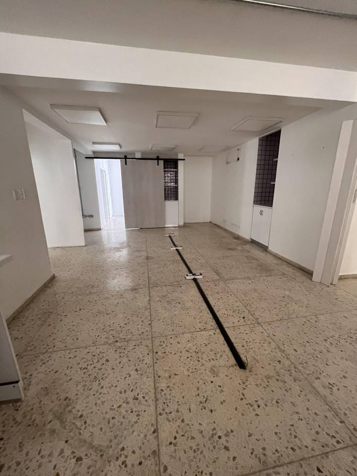Local en Evaristo Morales