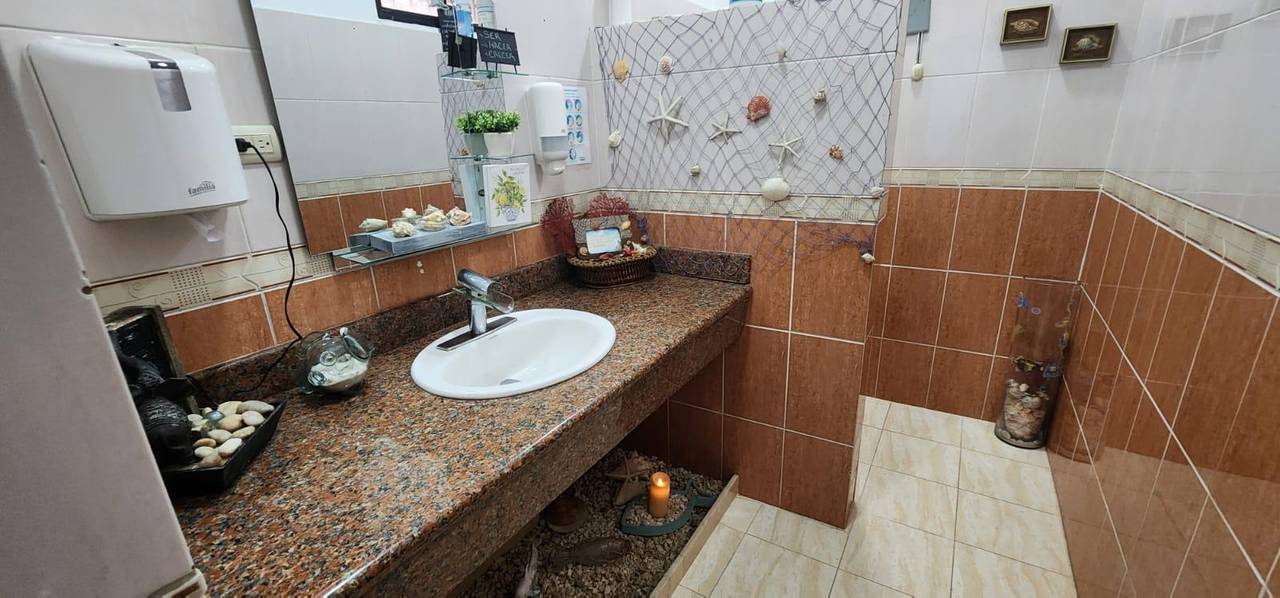 Edificio Comercial Cerca de la 27/Febrero - Llanos de Gurabo