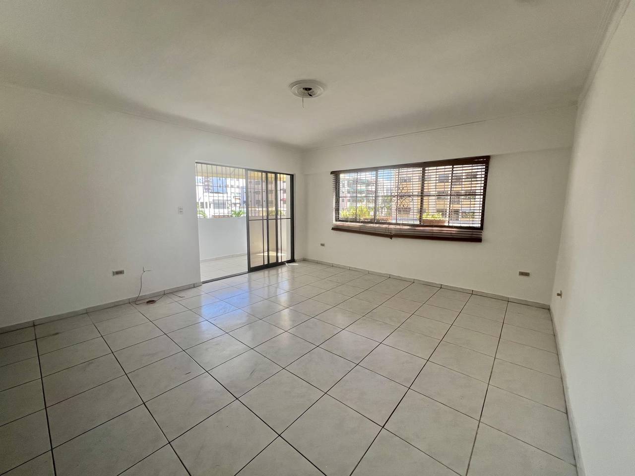 Apartamento Clásico en Venta en Serrallés en la Fantino Falco US$195,000