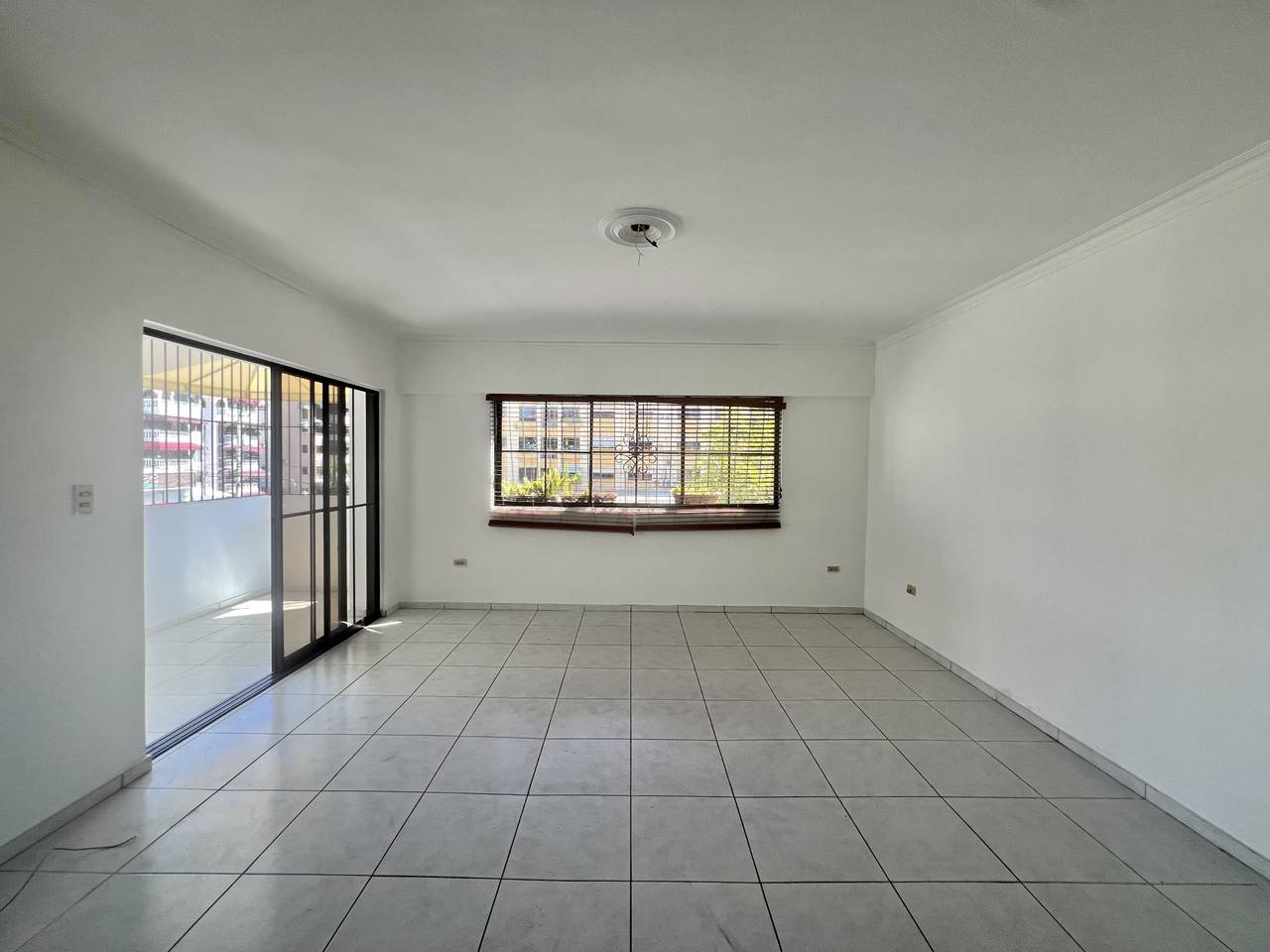 Apartamento Clásico en Venta en Serrallés en la Fantino Falco US$195,000