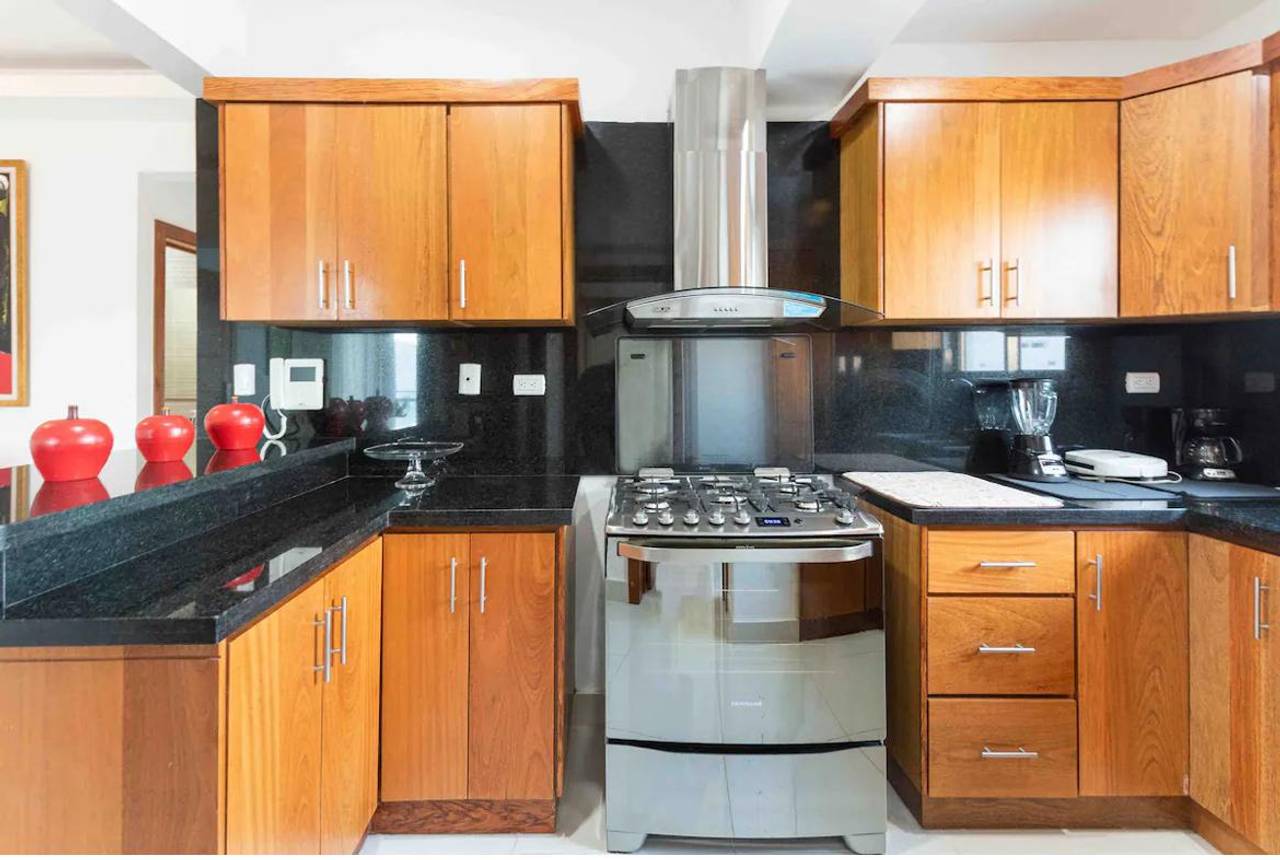 Apartamento Completamente Amueblado en la exclusiva Zona de Mirador Sur!!
