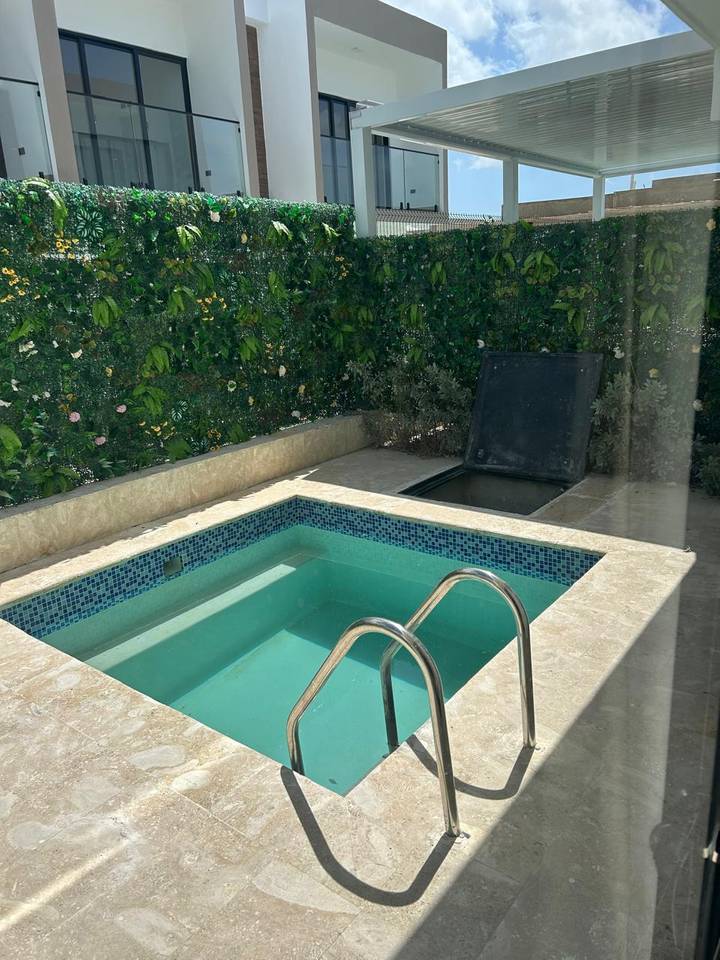 Townhouse en alquiler en Punta Cana, 110 m²