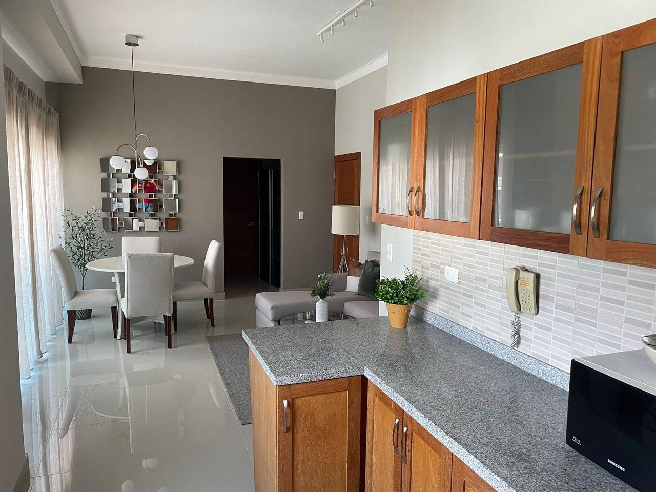Apartamento totalmente amueblado en Evaristo Morales