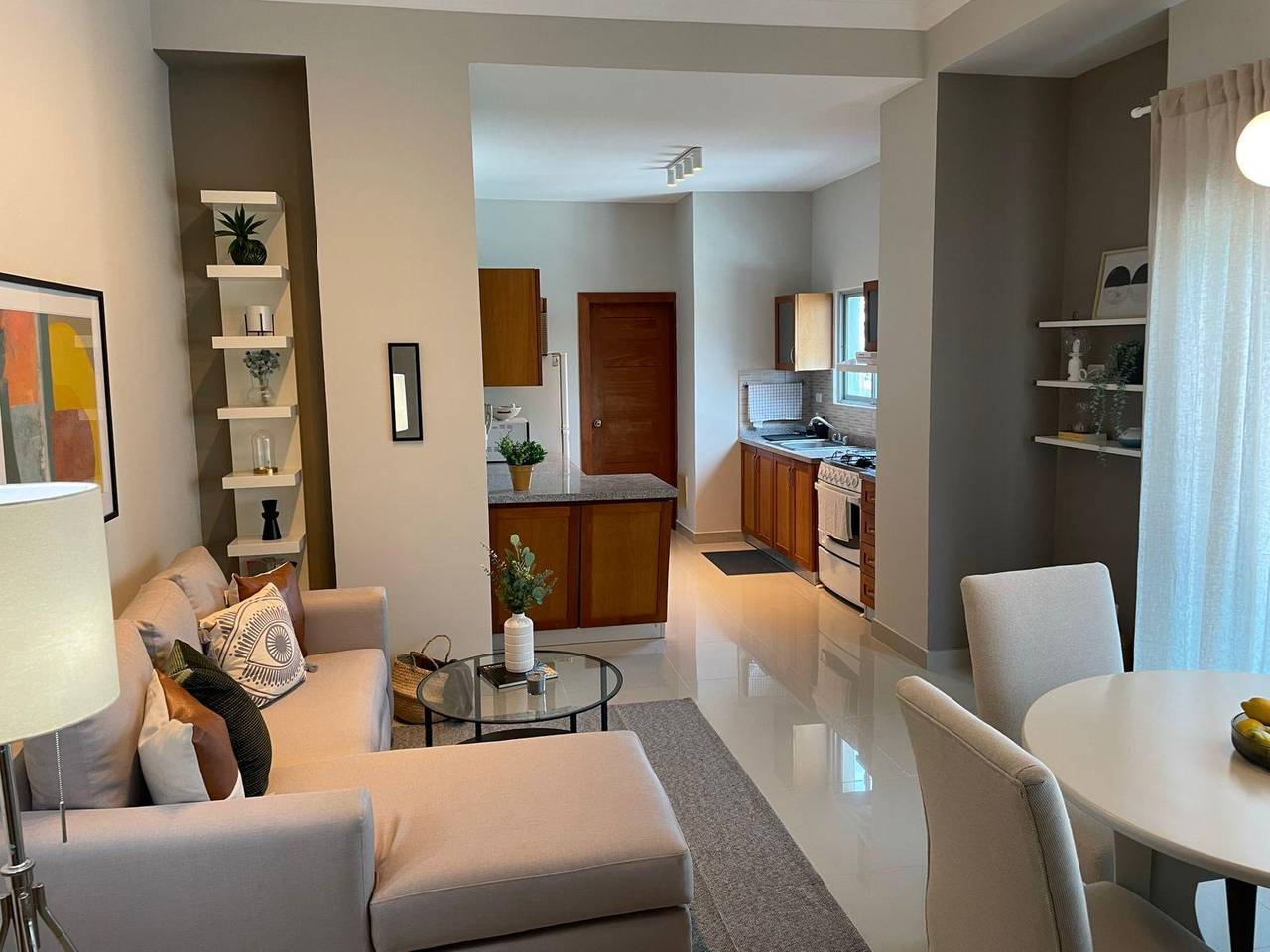 Apartamento totalmente amueblado en Evaristo Morales