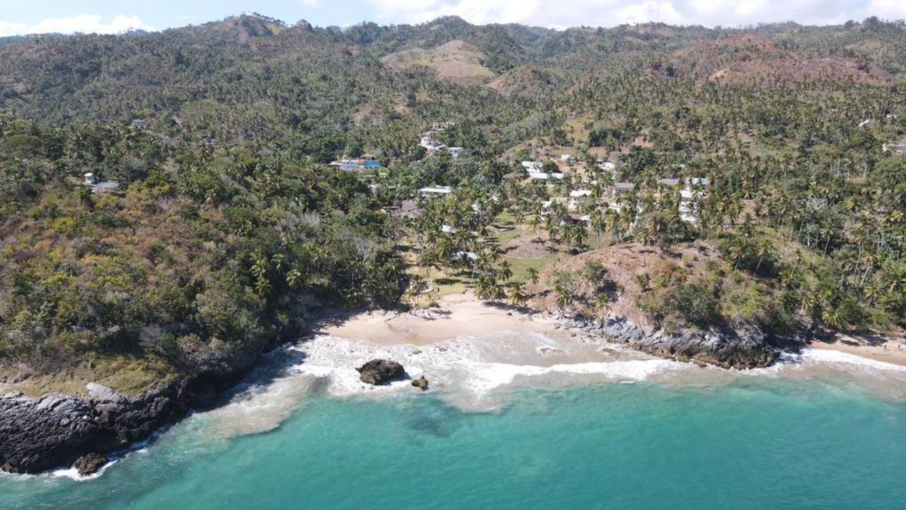 Proyecto de apartamentos y villas en Samaná, Republica Dominicana,primera linea de playa, proximo cayo levantado, monte rojo, salto del limon, al santuario de las ballenas jorobadas, playa las caleras, a las terrenas y al aeropuerto Juan Bosch