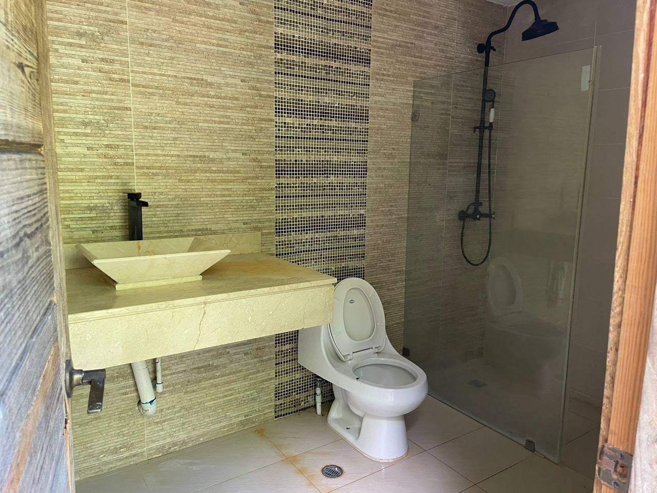 Villa de lujo en Guavaberry con piscina, jacuzzi y áreas deportivas – 3,200 m² de terreno