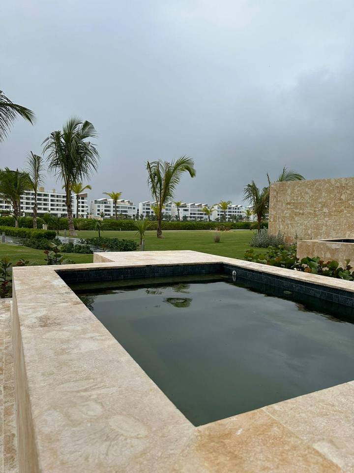 Exclusivo Apartamento Tipo Resort en Punta Cana con Amenidades de LujoExclusivo apartamento tipo resort con amenidades de primera, seguridad 24/7 y ubicación estratégica a minutos de las playas más hermosas del Caribe.