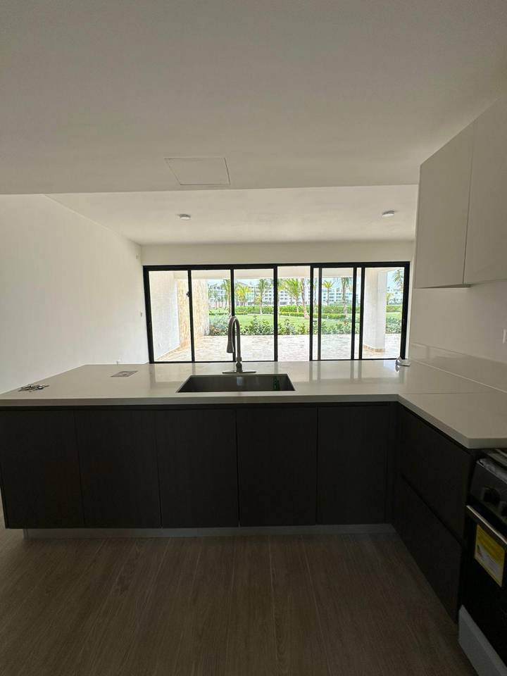 Exclusivo Apartamento Tipo Resort en Punta Cana con Amenidades de LujoExclusivo apartamento tipo resort con amenidades de primera, seguridad 24/7 y ubicación estratégica a minutos de las playas más hermosas del Caribe.
