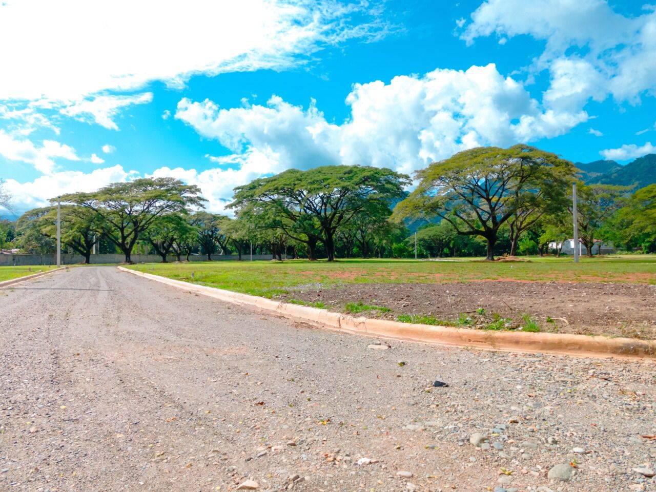 Solar residencial en el proyecto Estancia del Saman, Bonao.