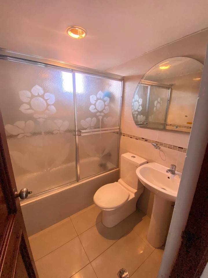 Alquilo penthouse clásico de 3 habitaciones en Bella Vista