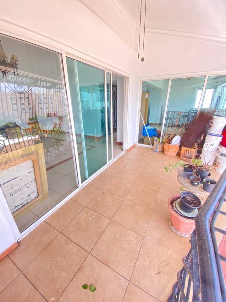 Alquilo penthouse clásico de 3 habitaciones en Bella Vista